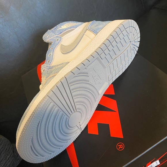 Jordan 1 High Hyper Royal - Picture 3 of 4